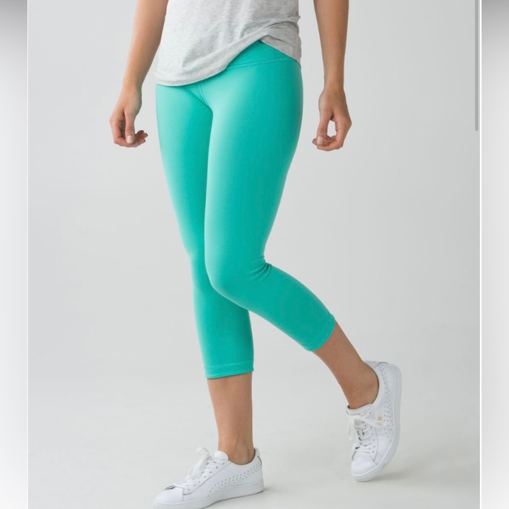 Lululemon Wunder Under Crop II *Full-On Luon (Reversible) in Black/Bali Breeze
